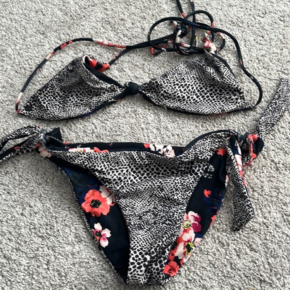 Volcom reversible bikini - Picture 2 of 2